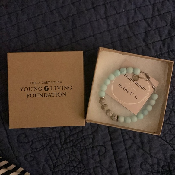 Young Living Turquoise Diffuser Bracelet - Picture 1 of 3